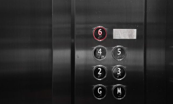 ascensor en mantenimiento